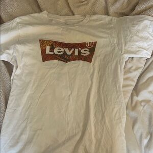Levi's White and Red Logo T-Shirt